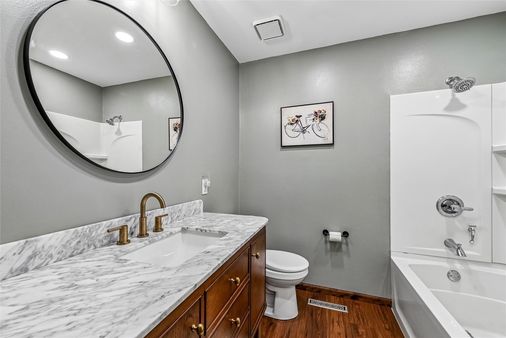 3923 Roxbury Drive NW Cedar Rapids IA 52405