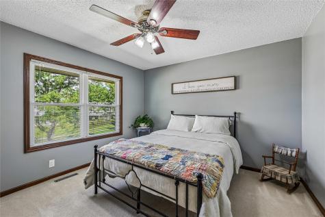 3923 Roxbury Drive NW Cedar Rapids IA 52405
