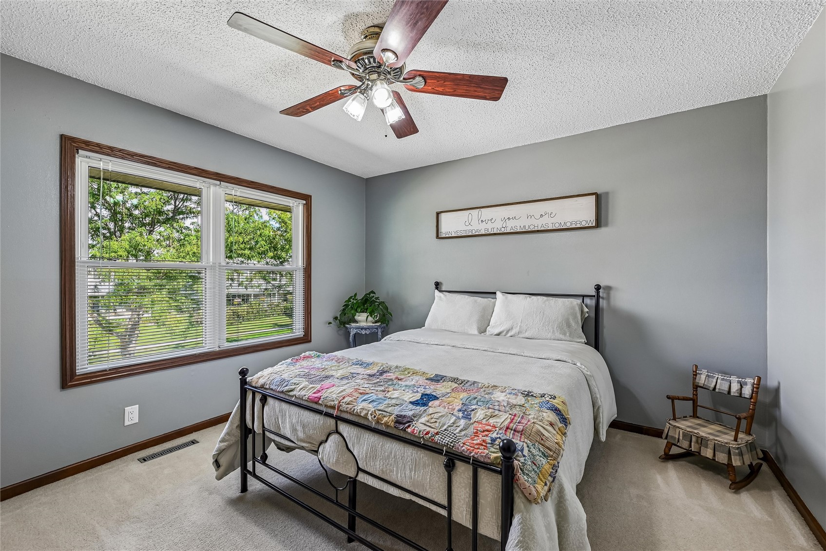 3923 Roxbury Drive NW Cedar Rapids IA 52405