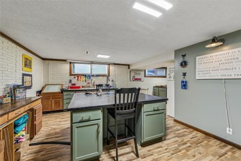 3923 Roxbury Drive NW Cedar Rapids IA 52405