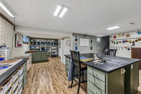 3923 Roxbury Drive NW Cedar Rapids IA 52405