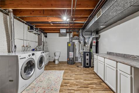 3923 Roxbury Drive NW Cedar Rapids IA 52405
