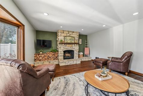 3923 Roxbury Drive NW Cedar Rapids IA 52405