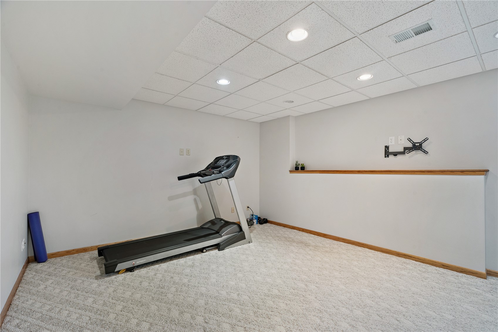 185 Erusha Drive NE Walford IA 52351