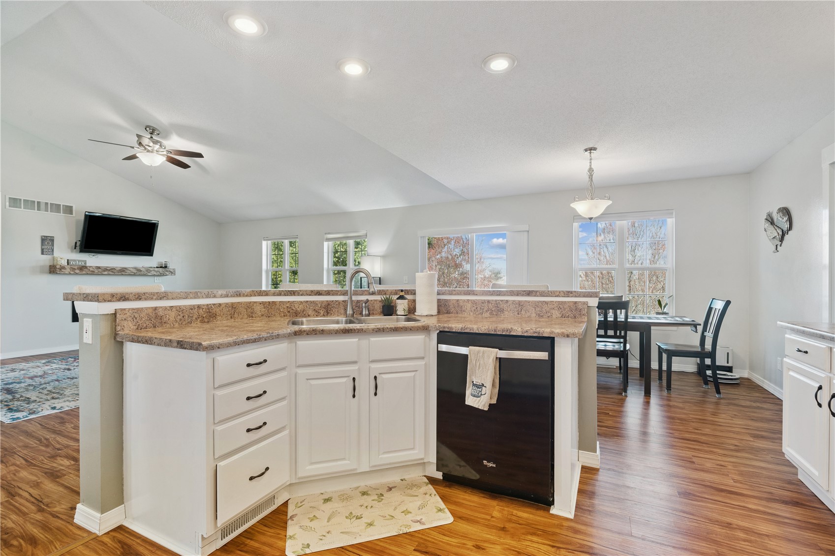 185 Erusha Drive NE Walford IA 52351