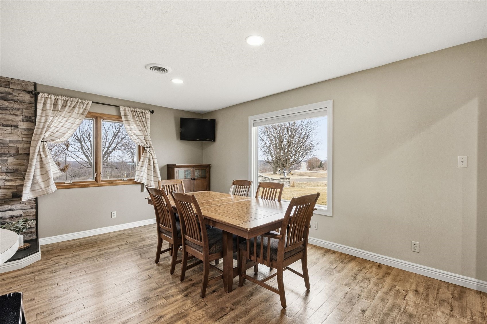 301 Lake View Drive NE Solon IA 52333