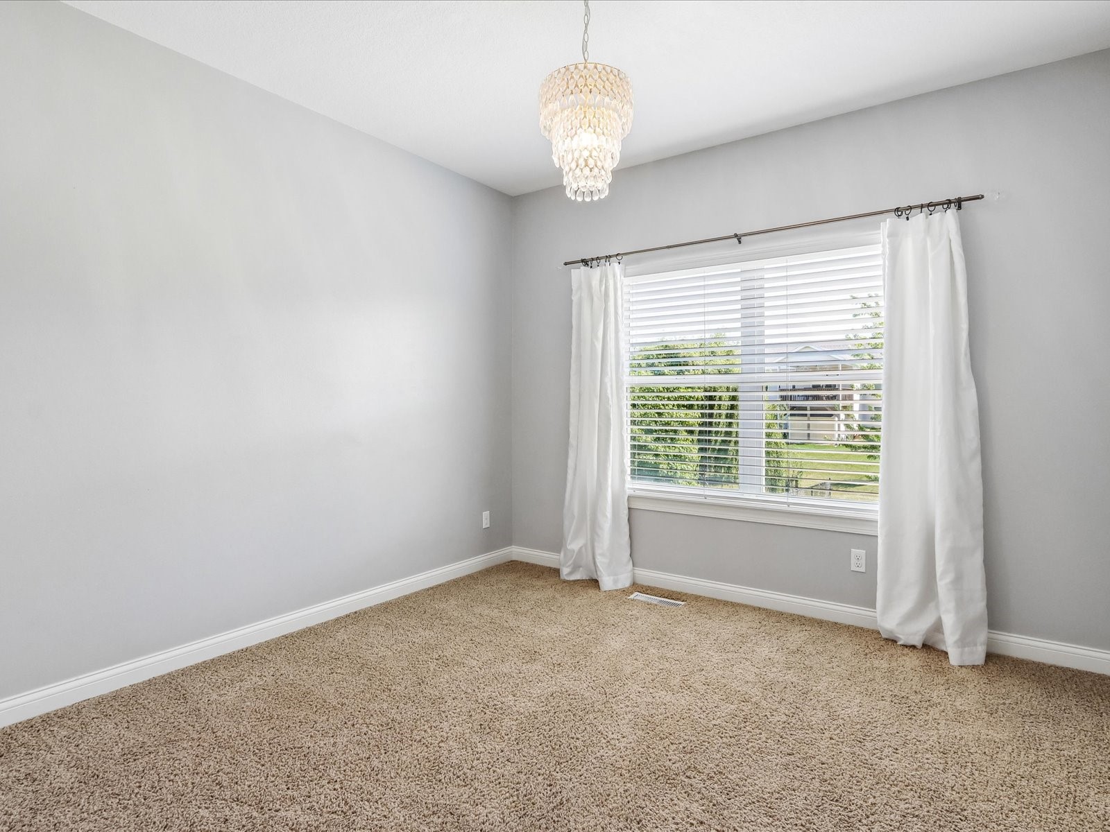 3015 Hillsboro Drive SW Cedar Rapids IA 52404