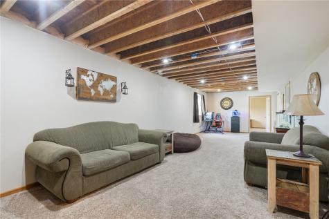 4592 Creekview Trail Palo IA 52324