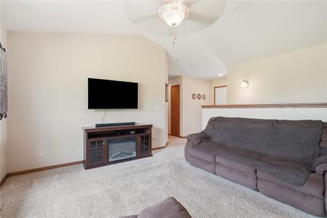 4592 Creekview Trail Palo IA 52324