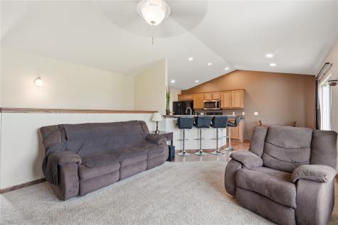 4592 Creekview Trail Palo IA 52324