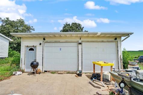 12242 70th Street Olin IA 52320