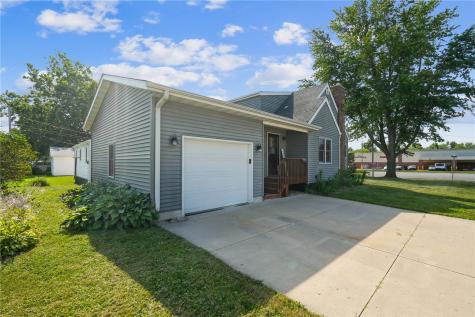 1844 B Avenue NW Cedar Rapids IA 52405