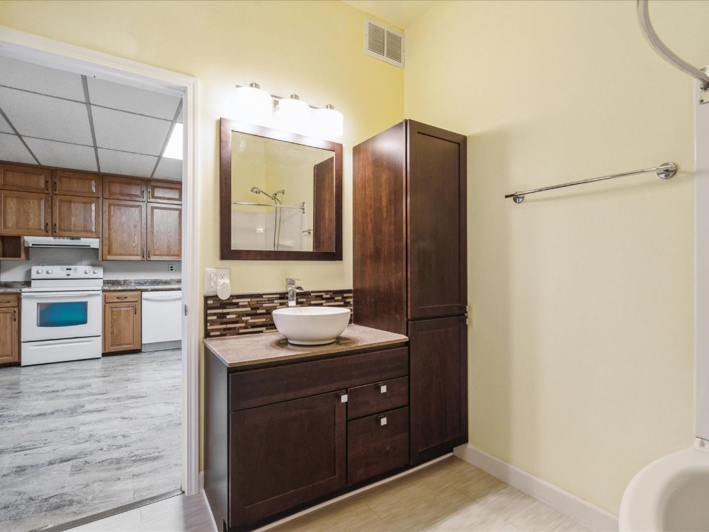 1120 Central Avenue Center Point IA 52213