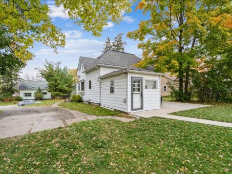 1120 Central Avenue Center Point IA 52213