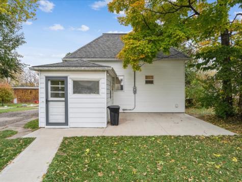 1120 Central Avenue Center Point IA 52213