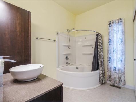 1120 Central Avenue Center Point IA 52213