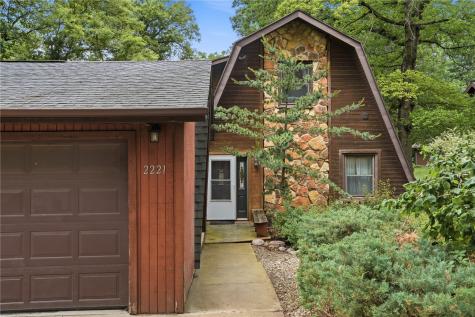 2221 Oak Road NE North Liberty IA 52317