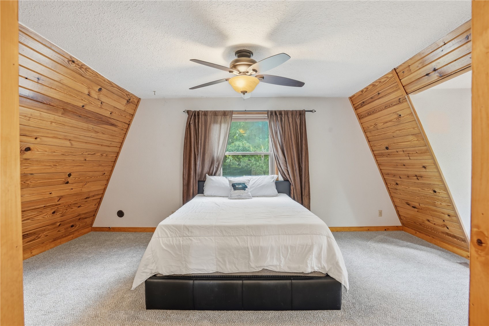 2221 Oak Road NE North Liberty IA 52317