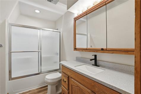 2221 Oak Road NE North Liberty IA 52317