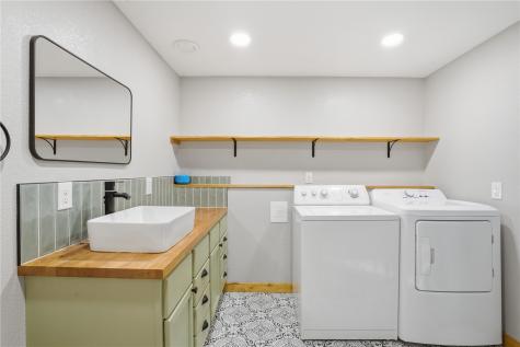 2221 Oak Road NE North Liberty IA 52317