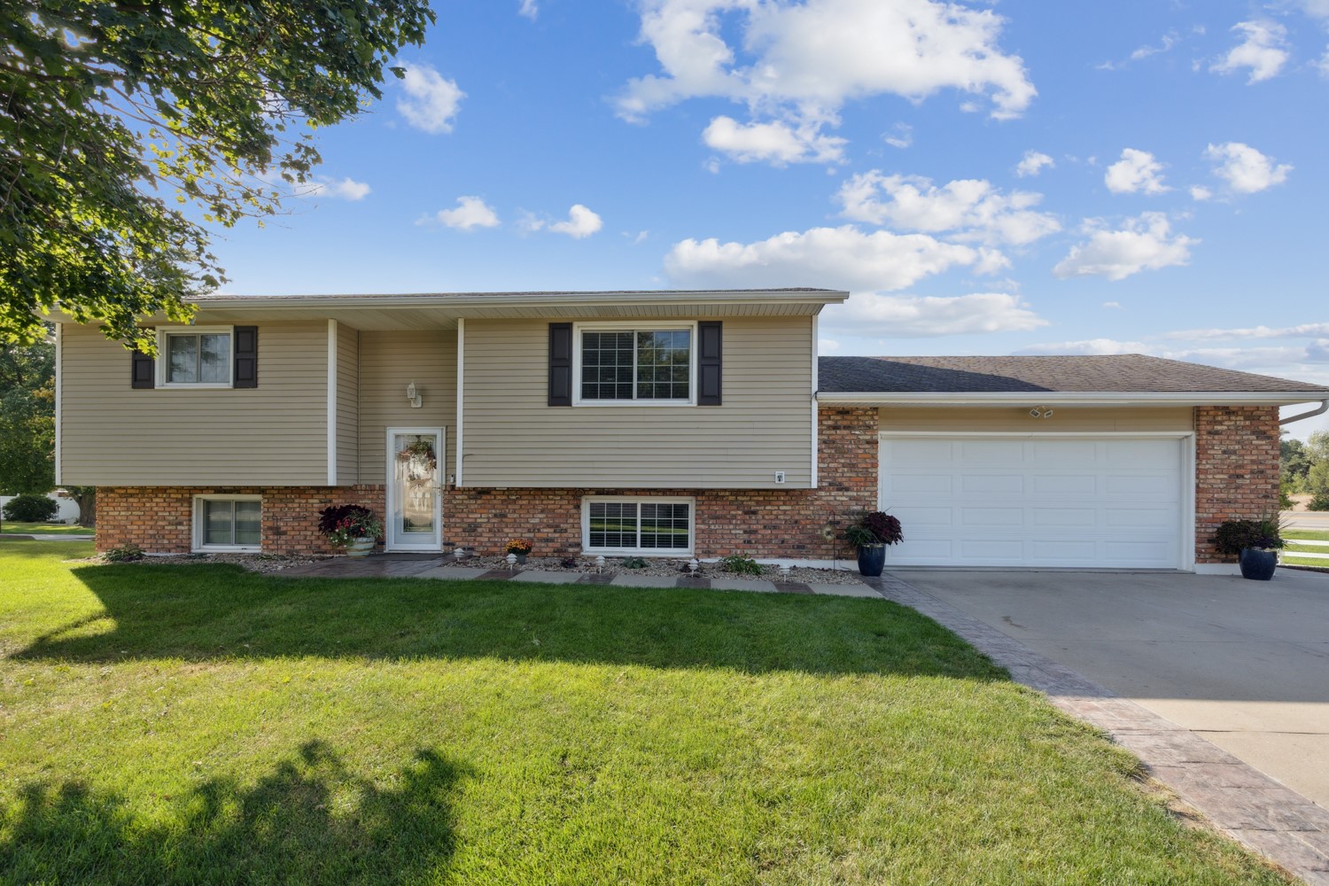 1002 W 17th Street Vinton IA 52349