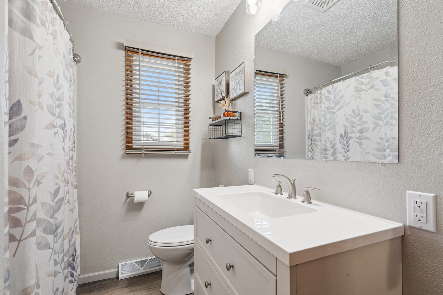 1002 W 17th Street Vinton IA 52349