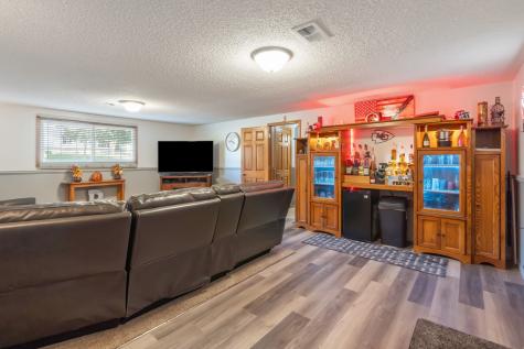 1002 W 17th Street Vinton IA 52349