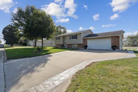 1002 W 17th Street Vinton IA 52349
