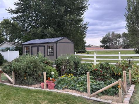 1002 W 17th Street Vinton IA 52349