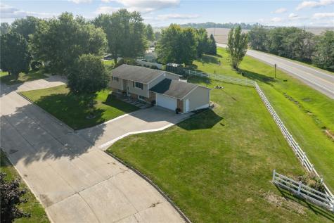 1002 W 17th Street Vinton IA 52349