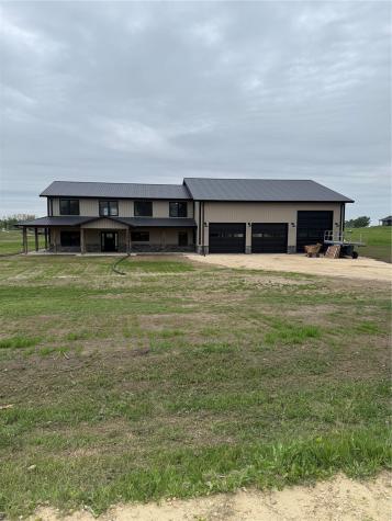 21561 80th Street Martelle IA 52305