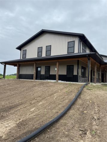 21561 80th Street Martelle IA 52305