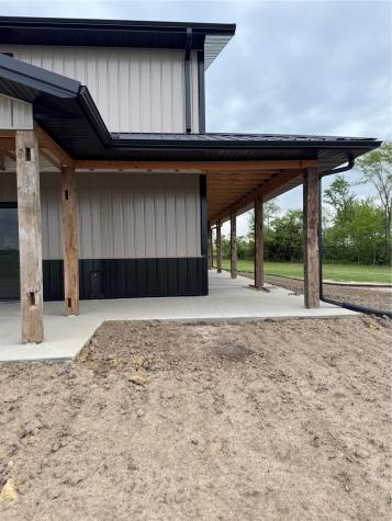 21561 80th Street Martelle IA 52305