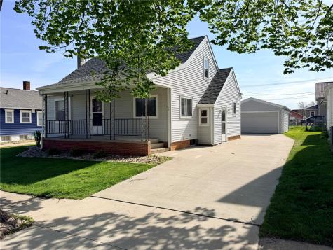 108 2nd Avenue Newhall IA 52315