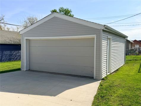 108 2nd Avenue Newhall IA 52315