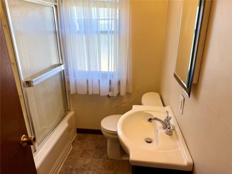 108 2nd Avenue Newhall IA 52315