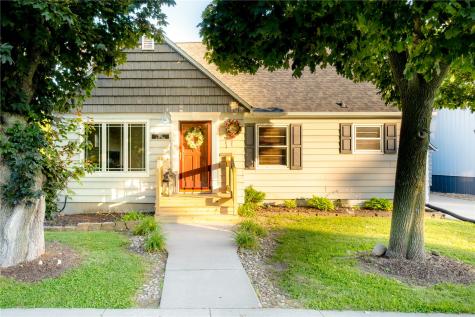 903 1st Avenue NW Mt Vernon IA 52314