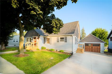 903 1st Avenue NW Mt Vernon IA 52314