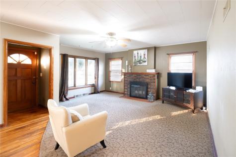 903 1st Avenue NW Mt Vernon IA 52314