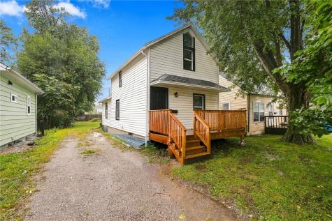 1122 32nd Street NE Cedar Rapids IA 52402