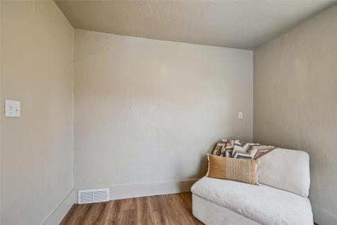 28 W Maple Street Central City IA 52214