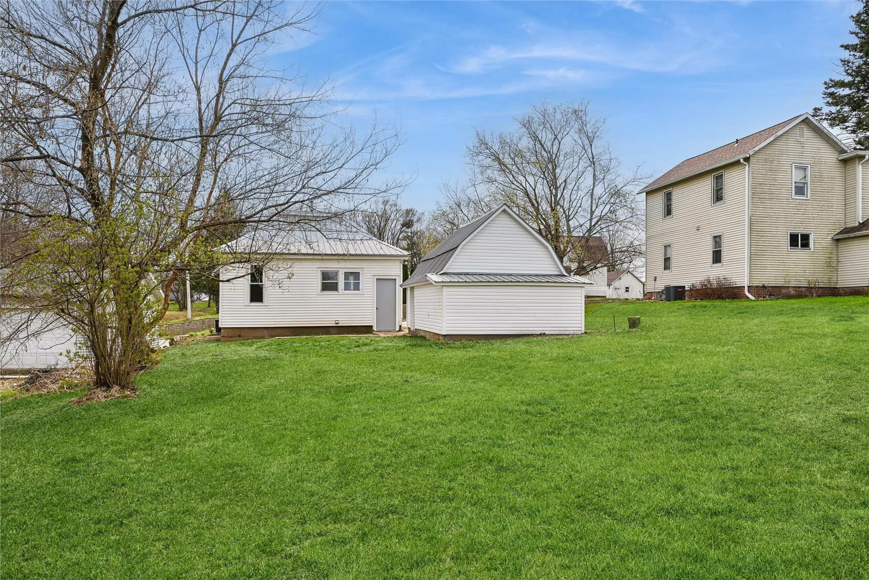 28 W Maple Street Central City IA 52214