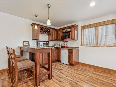 529 Jefferson Court Center Point IA 52213