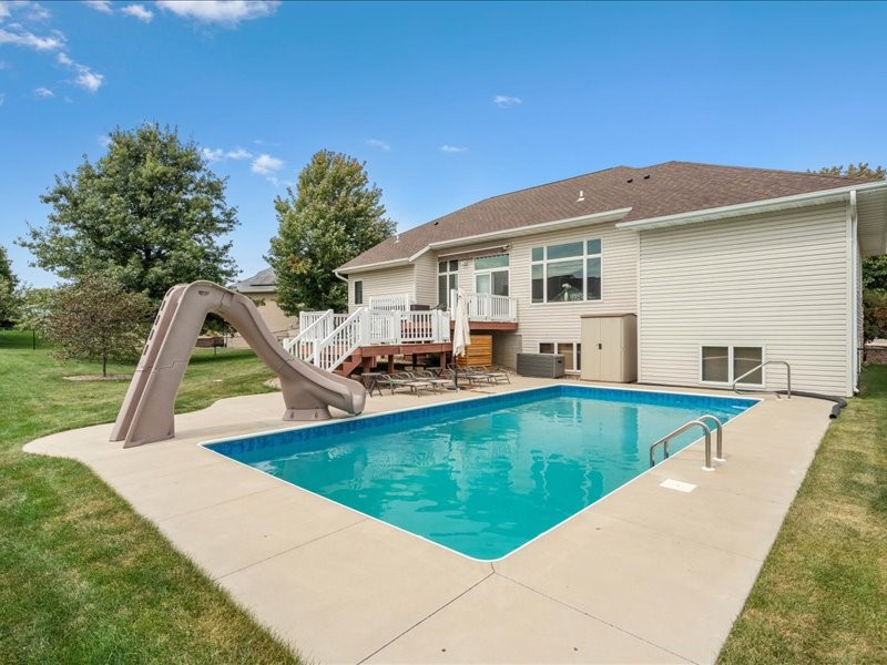 529 Jefferson Court Center Point IA 52213