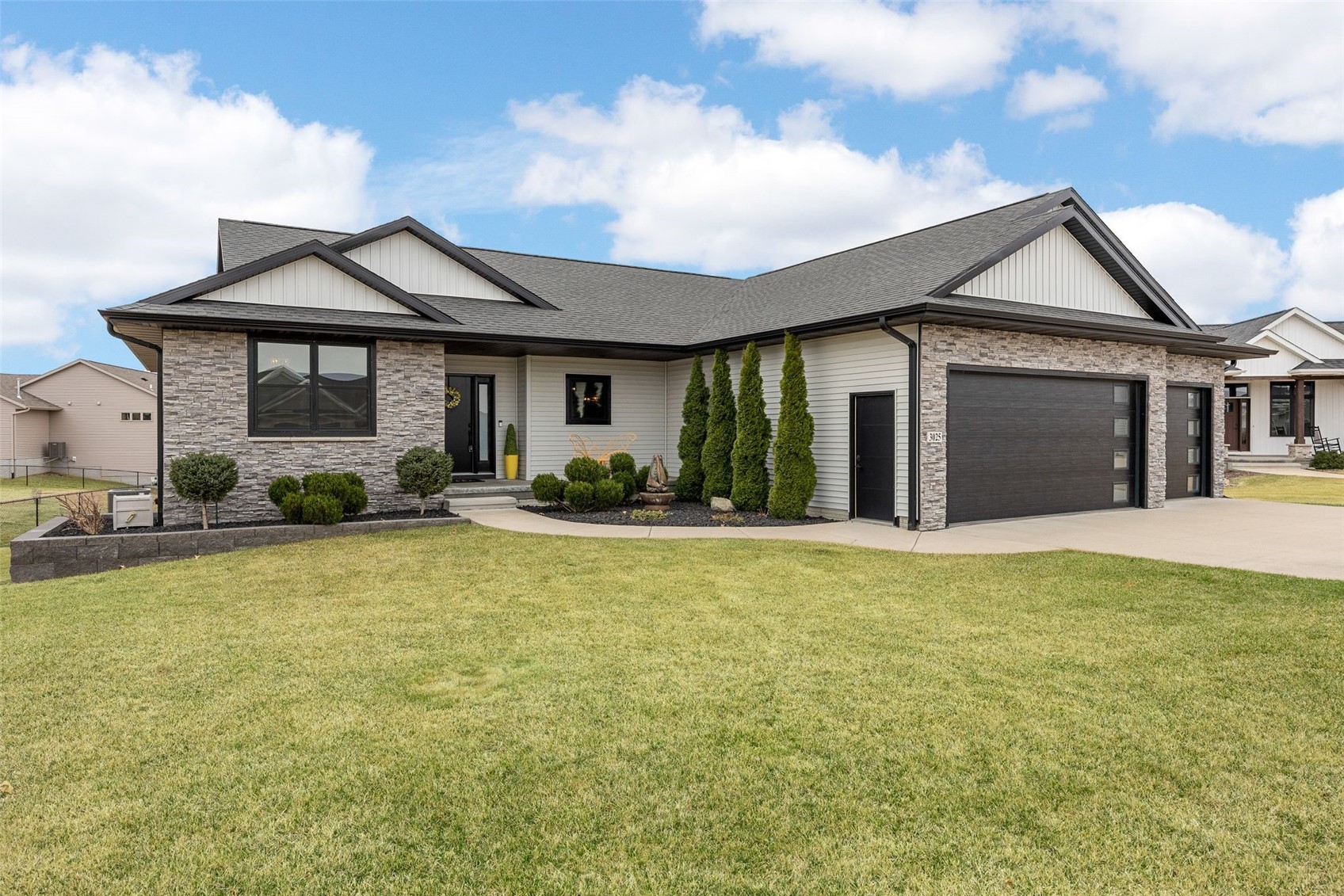 3025 Valley Court Hiawatha IA 52233