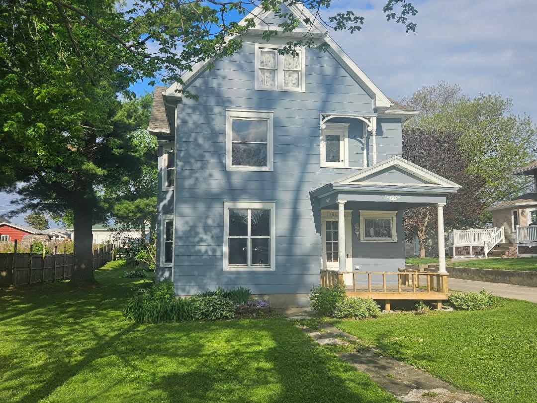 1806 8th Avenue Belle Plaine IA 52208