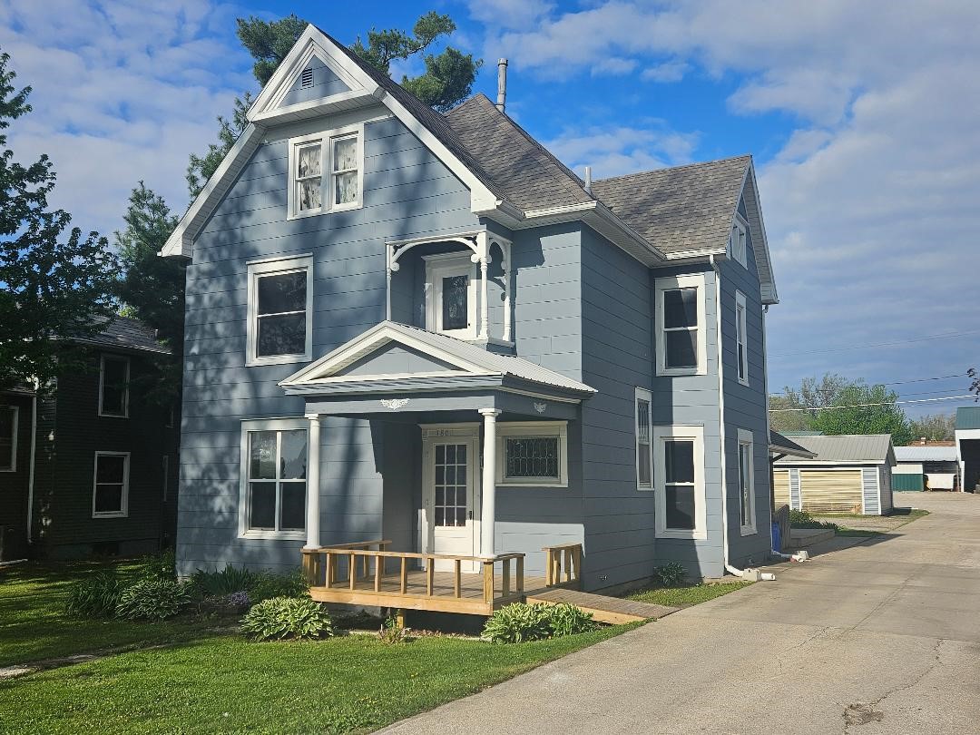 1806 8th Avenue Belle Plaine IA 52208