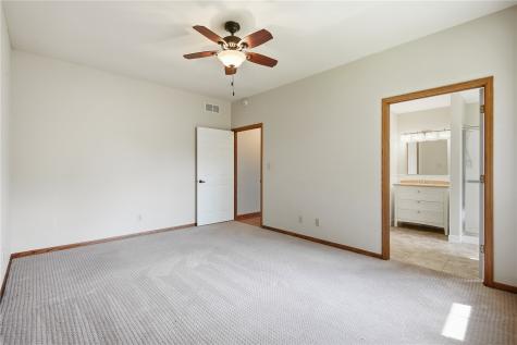 315 Wood Creek Lane Muscatine IA 52761