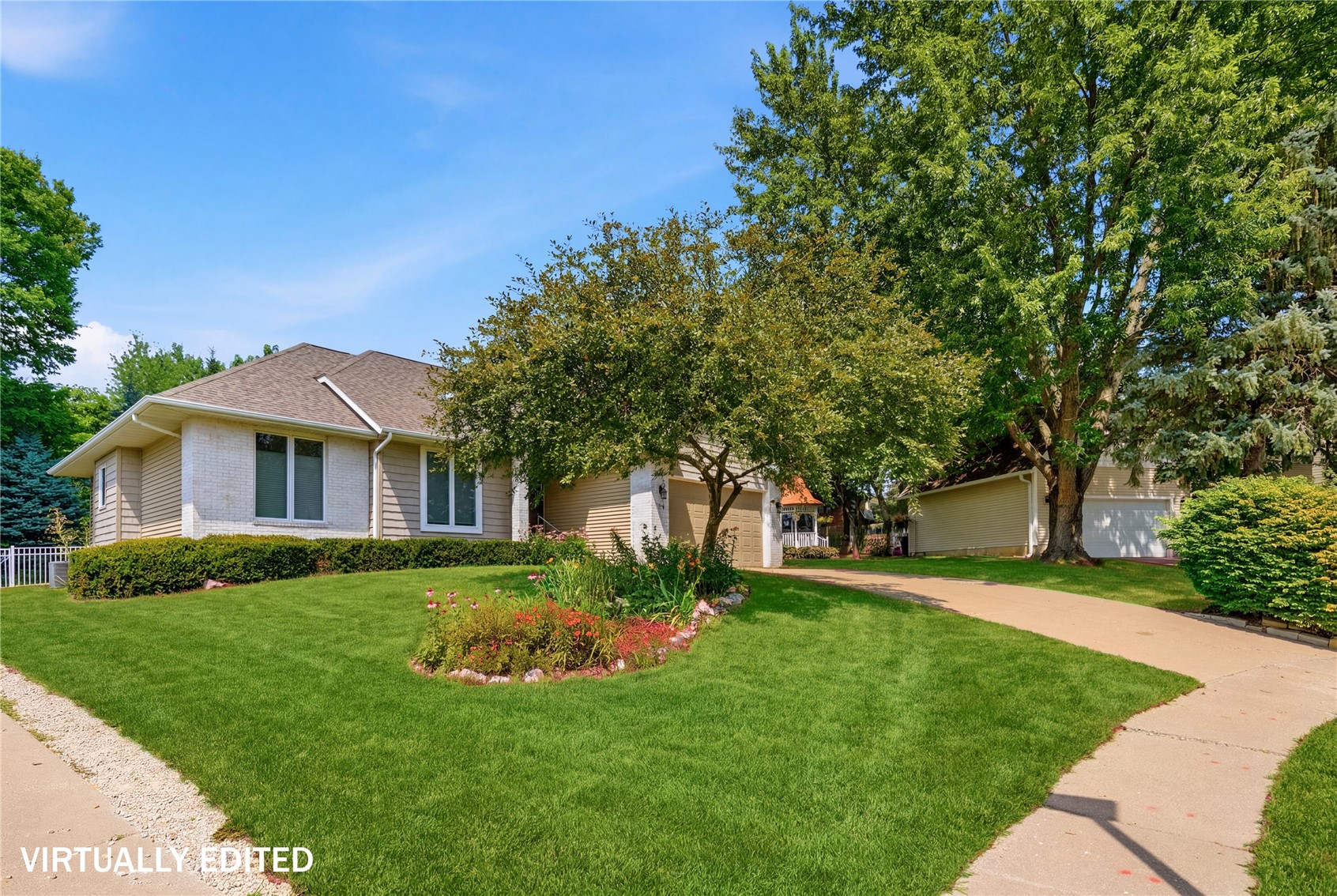 315 Wood Creek Lane Muscatine IA 52761