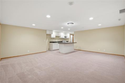 315 Wood Creek Lane Muscatine IA 52761